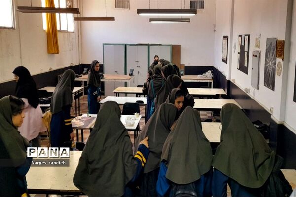 بازدید دانش‌آموزان پایه نهم آموزشگاه احرار از دبیرستان کار و دانش نور ملارد