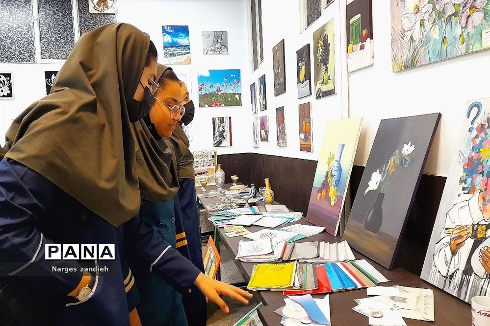 بازدید دانش‌آموزان پایه نهم آموزشگاه احرار از دبیرستان کار و دانش نور ملارد