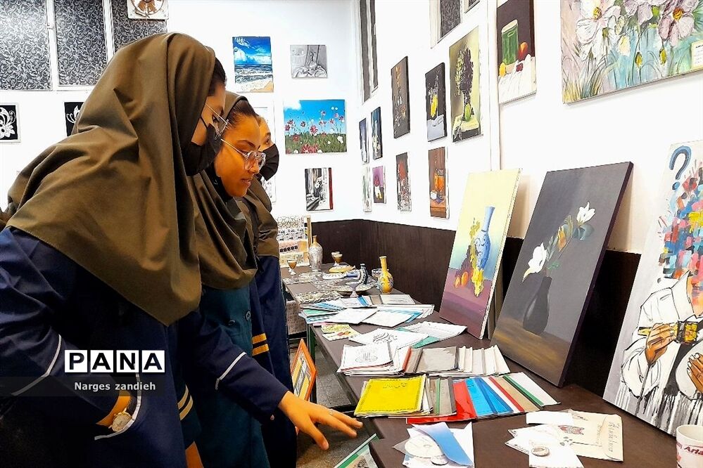 بازدید دانش‌آموزان پایه نهم آموزشگاه احرار از دبیرستان کار و دانش نور ملارد