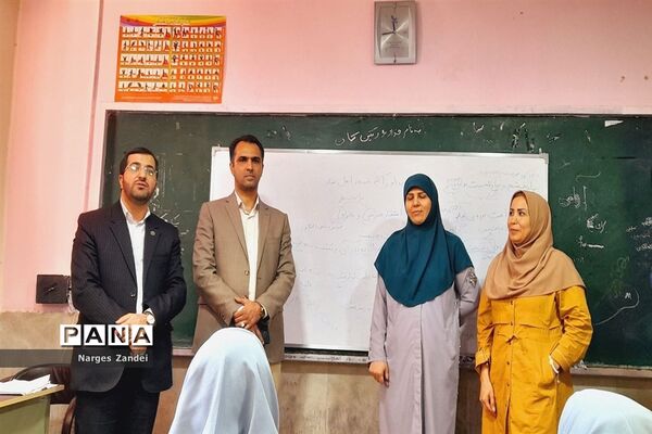 بازدید مدیر آموزش و پرورش شهرستان ملارد از مدارس به مناسبت گرامیداشت روز معلم