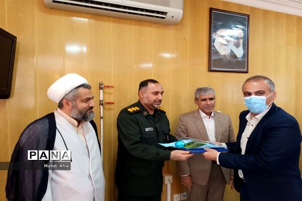 دیدار فرماندهان نظامی و انتظامی با سرپرست آموزش و پرورش بهبهان به مناسبت روز معلم