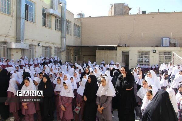 تقدیر از آموزگاران دبستان تفضلی ناحیه ۲ یزد
