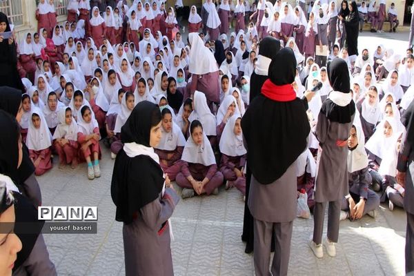 تقدیر از آموزگاران دبستان تفضلی ناحیه ۲ یزد