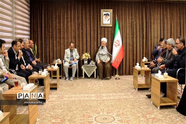 دیدار اعضای ستاد گرامیداشت مقام معلم با نماینده ولی فقیه