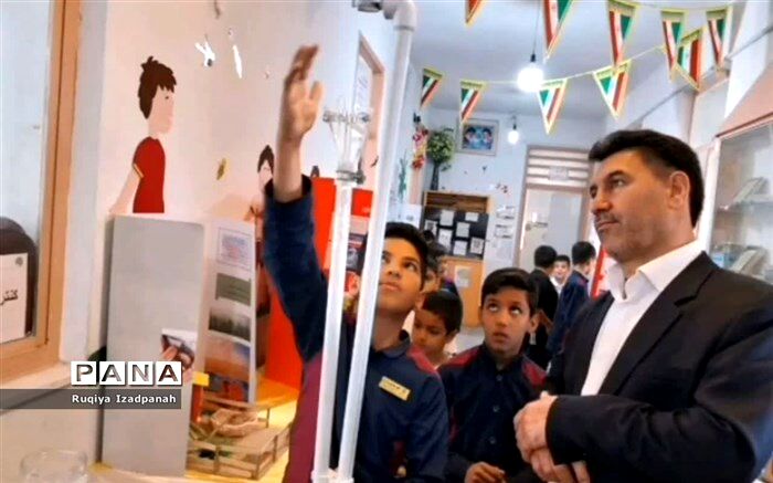 برگزاری جشنواره جابربن حیان دبستان شهید منتظرقائم شهرستان خاتم/ فیلم