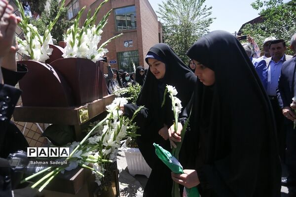 مراسم گلباران محل شهادت استاد مطهری