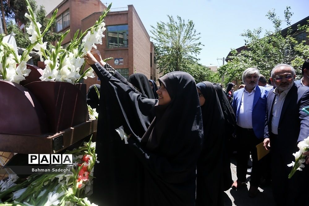 مراسم گلباران محل شهادت استاد مطهری