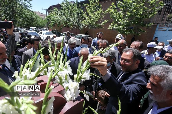 مراسم گلباران محل شهادت استاد مطهری
