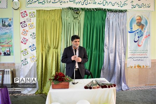 نواختن زنگ سپاس معلم در شهرستان بهاباد