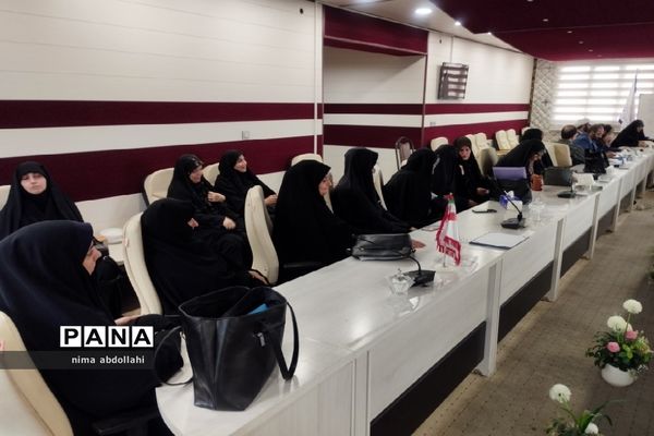 تقدیر و تشکر از داوران و مربیان قرآنی