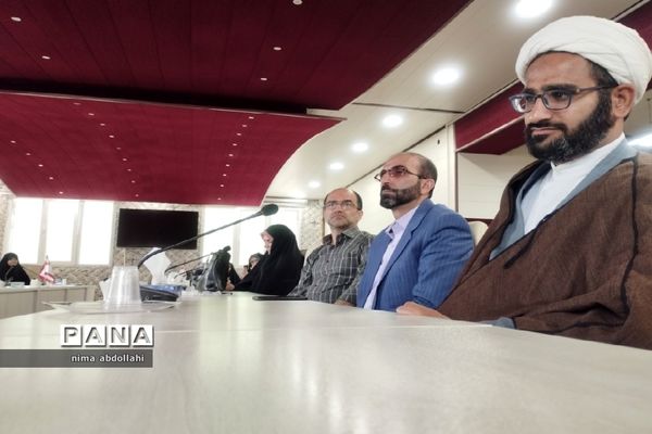 تقدیر و تشکر از داوران و مربیان قرآنی