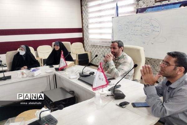 تقدیر و تشکر از داوران و مربیان قرآنی