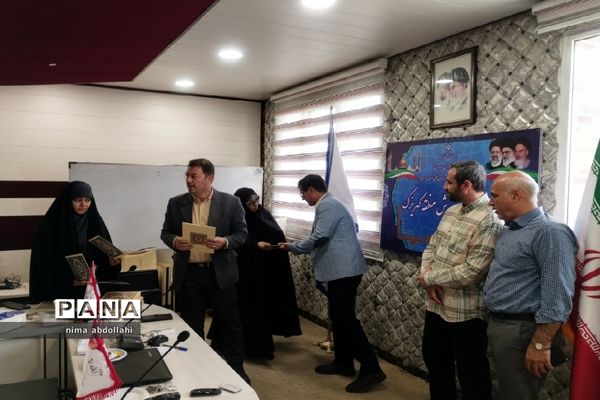 تقدیر و تشکر از داوران و مربیان قرآنی