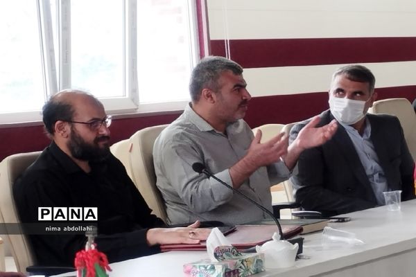 تقدیر و تشکر از داوران و مربیان قرآنی