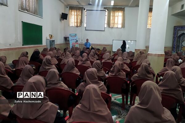 گرامیداشت هفته مشاغل در دبیرستان مهدیه ناحیه یک شهرری