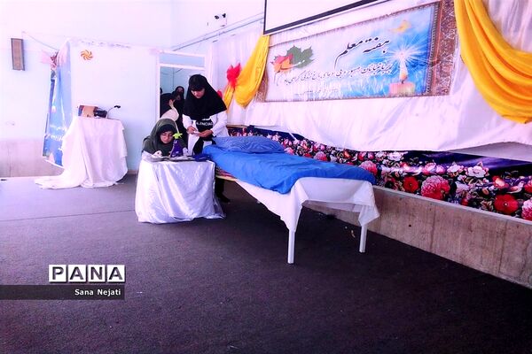 برگزاری جشن روز معلم در دبیرستان شاهد فیض