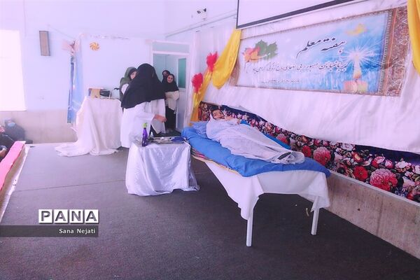 برگزاری جشن روز معلم در دبیرستان شاهد فیض