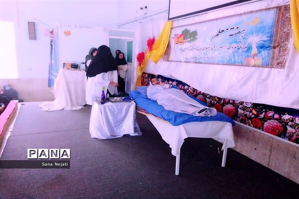 برگزاری جشن روز معلم در دبیرستان شاهد فیض