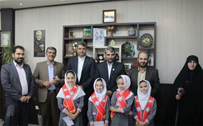 دیدار دانش‌آموزان عضو سازمان دانش‌آموزی با مدیرکل آموزش و پرورش شهرستان‌های استان تهران