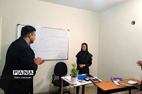 تقدیر و تبریک  کارشناس مسئول آموزش متوسطه به دبیران  مدرسه نوین آفرین رودهن در هفته معلم