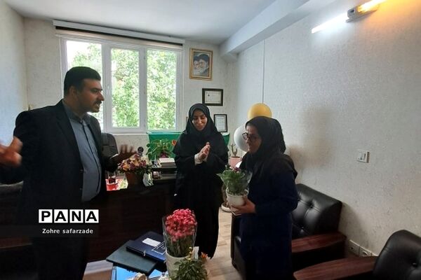 تقدیر و تبریک  کارشناس مسئول آموزش متوسطه به دبیران  مدرسه نوین آفرین رودهن در هفته معلم