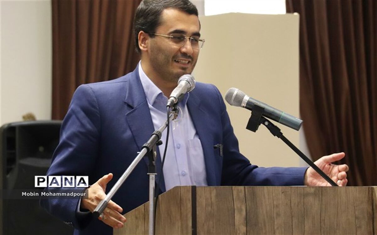 معلمان تمدن‌سازان کشور هستند