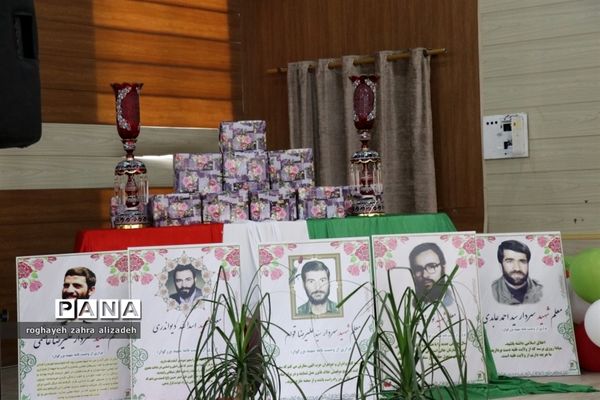 آیین نواختن زنگ سپاس معلم در دبیرستان شاهد خاندان قفلی