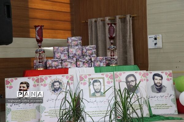 آیین نواختن زنگ سپاس معلم در دبیرستان شاهد خاندان قفلی