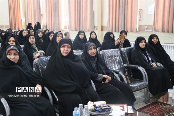 آیین نواختن زنگ سپاس معلم در دبیرستان شاهد خاندان قفلی