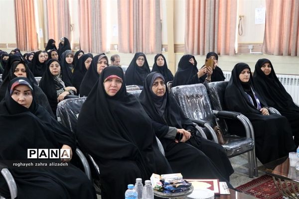 آیین نواختن زنگ سپاس معلم در دبیرستان شاهد خاندان قفلی