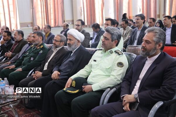 آیین نواختن زنگ سپاس معلم در دبیرستان شاهد خاندان قفلی