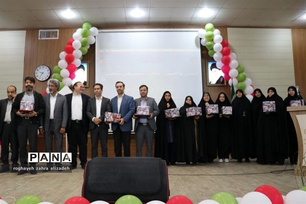 آیین نواختن زنگ سپاس معلم در دبیرستان شاهد خاندان قفلی