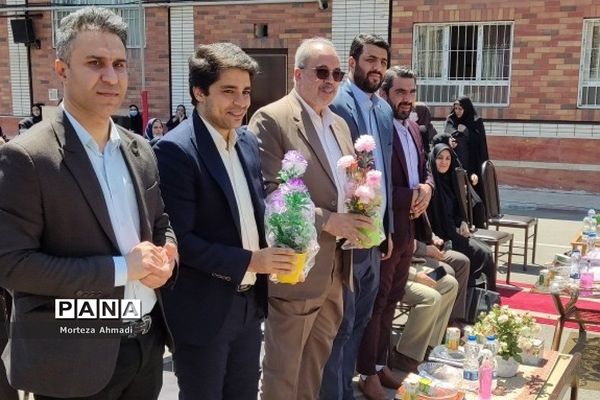 مراسم بزرگداشت مقام معلم در مدرسه عفت آهنگری در ناحیه ۱ شهرری