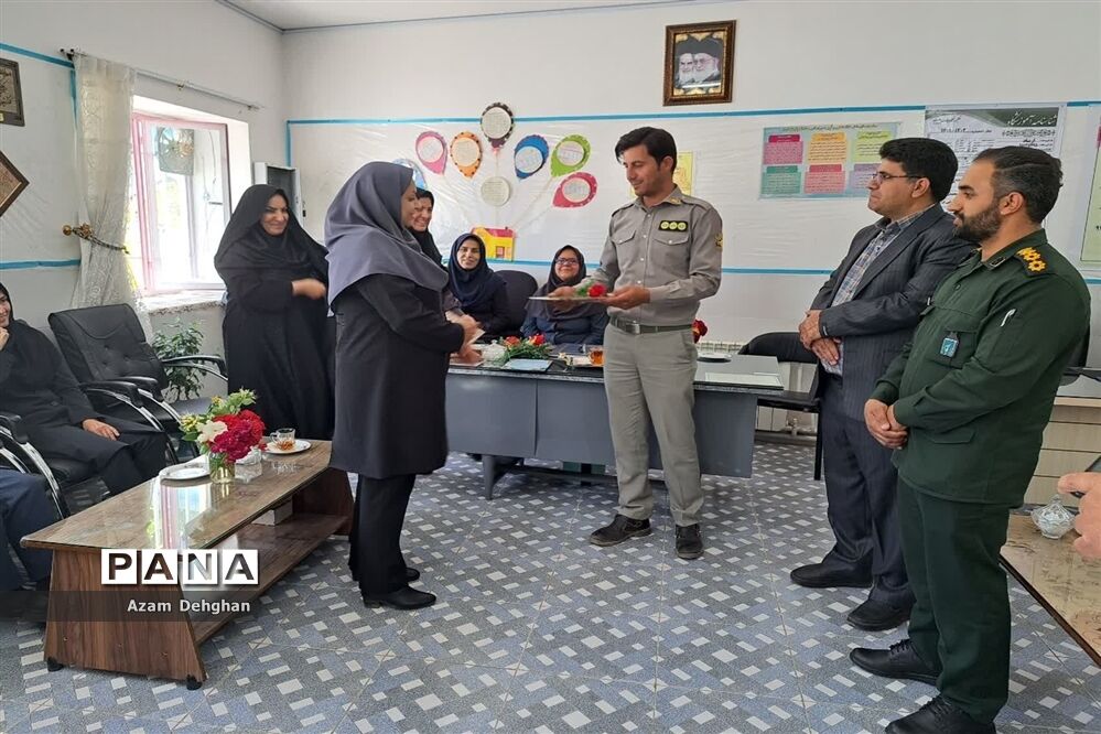 بزرگداشت مقام معلم در مدرسه دخترانه ارشاد خاتم