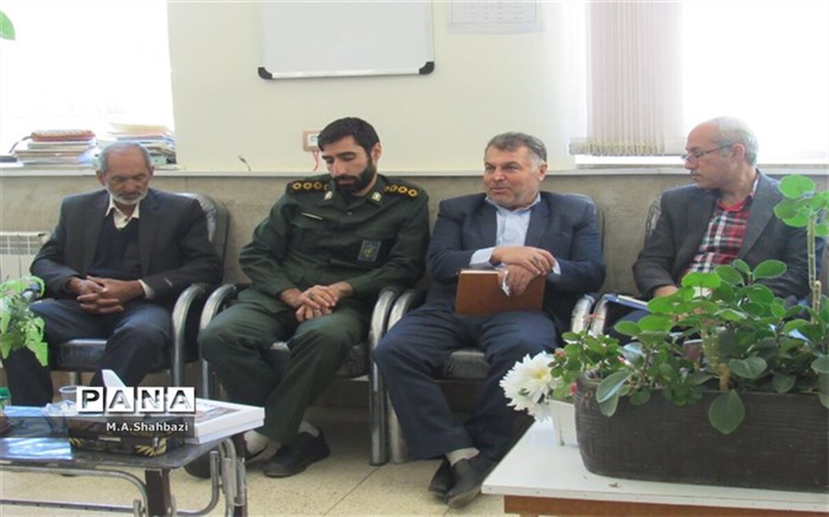 تقدیر از فرهنگیان مدرسه آزادی گهرو به مناسبت  روز معلم