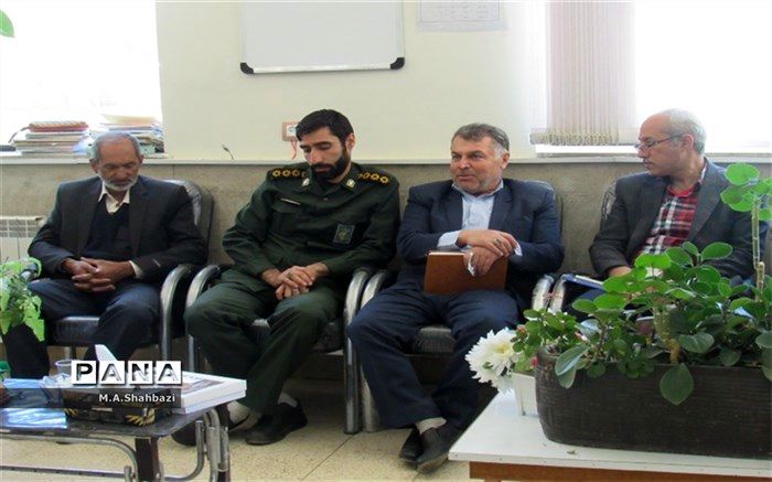 تقدیر از فرهنگیان مدرسه آزادی گهرو به مناسبت  روز معلم