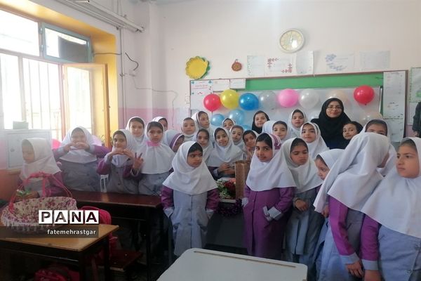 جشن سپاس معلم در دبستان شهیدان صافی ابرکوه