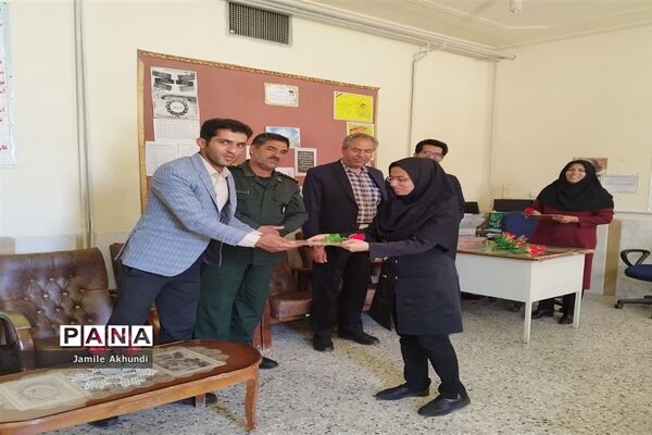 گرامیداشت مقام معلم در دبیرستان متوسطه دوم امیرالمومنین خاتم