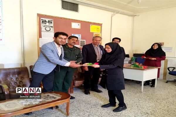 گرامیداشت مقام معلم در دبیرستان متوسطه دوم امیرالمومنین خاتم