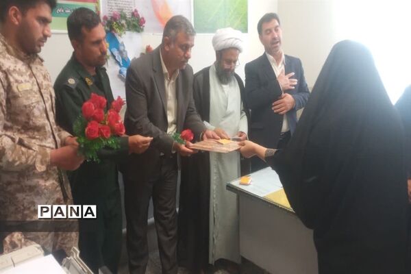 جشن روز معلم در دبستان شهید نواب صفوی خاتم