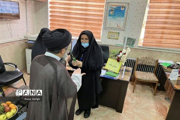 تقدیر از مقام شامخ معلم در بافق