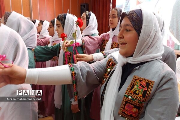 تجلیل از ۲٠٠ معلم، معاون و مدیران نمونه شهرستان قرچک