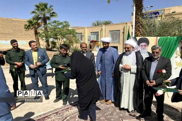 نواخته شدن زنگ سپاس معلم در بافق