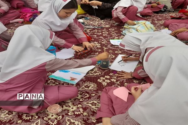 یک روز بدون کیف در مدرسه شهید عباس‌حسینی