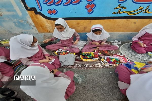 یک روز بدون کیف در مدرسه شهید عباس‌حسینی