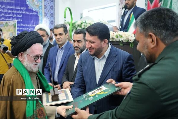 آیین نمادین سپاس معلم با حضور استاندار یزد در دبستان شاهد نیک اندیشان