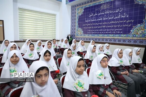 آیین نمادین سپاس معلم با حضور استاندار یزد در دبستان شاهد نیک اندیشان
