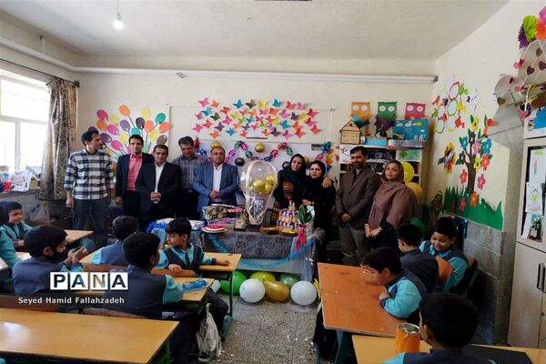 نواختن زنگ سپاس معلم در دبستان پسرانه حضرت قاسم ناحیه یک یزد