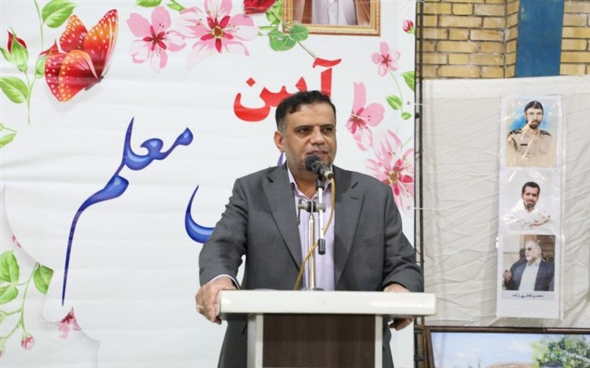 آیین نمادین سپاس معلم همزمان با سراسر استان برگزار شد