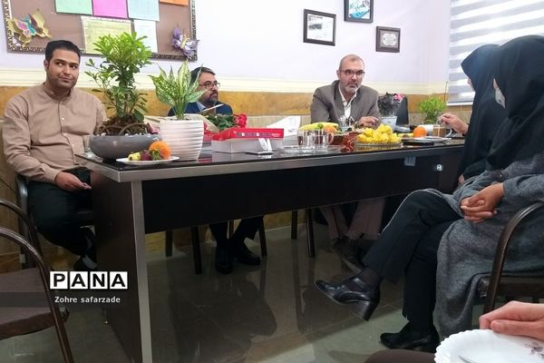 مراسم گرامیداشت هفته معلم در دبستان اندیشه رودهن